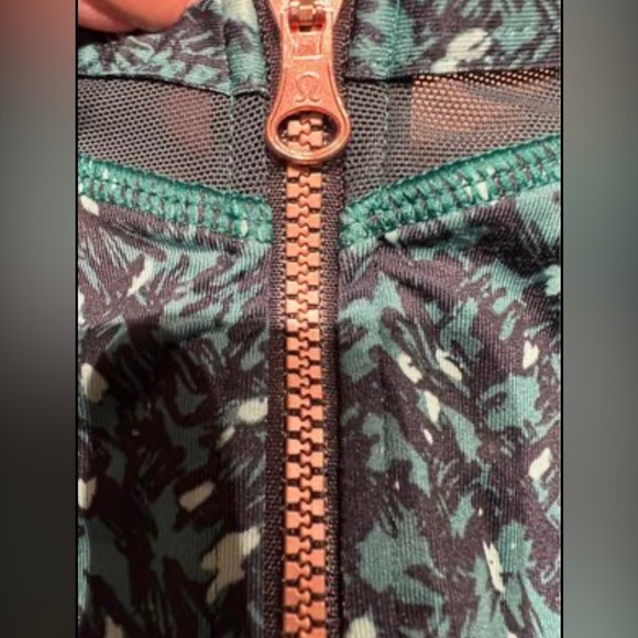 💚 Lululemon Drop It Like It's Hot Mountain Peaks Black Forage Teal Workout Bra - Picture 4 of 7